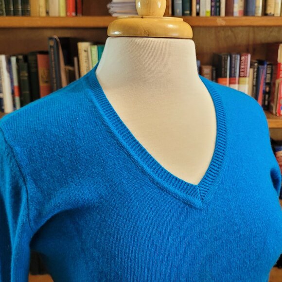 Charter Club 100% cashmere women's V neck sweater in teal size S - Picture 8 of 9